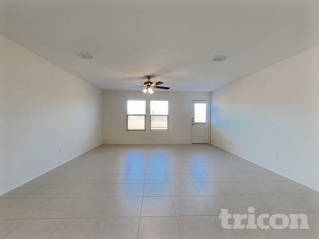 Building Photo - 2506 Perennial St