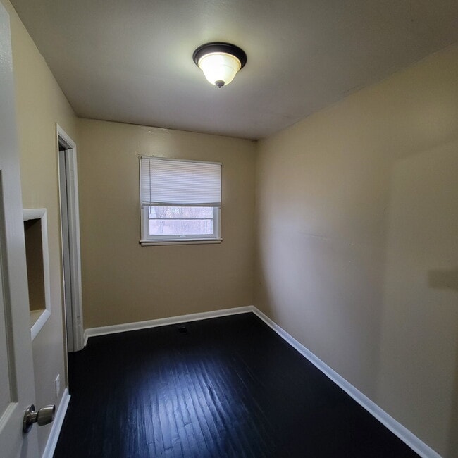 Foto del edificio - Cozy East Side Home!