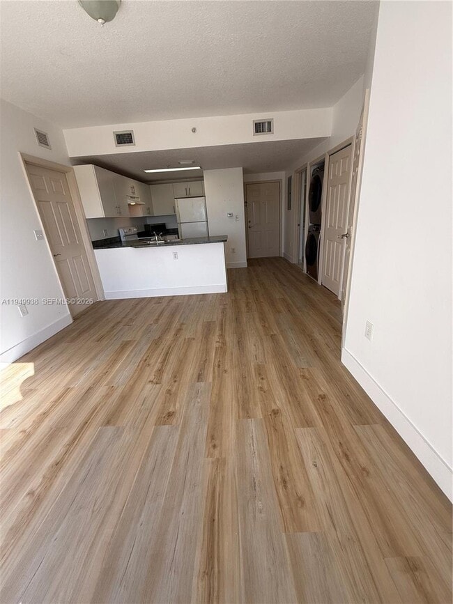 Foto del edificio - 3410 Coral Way