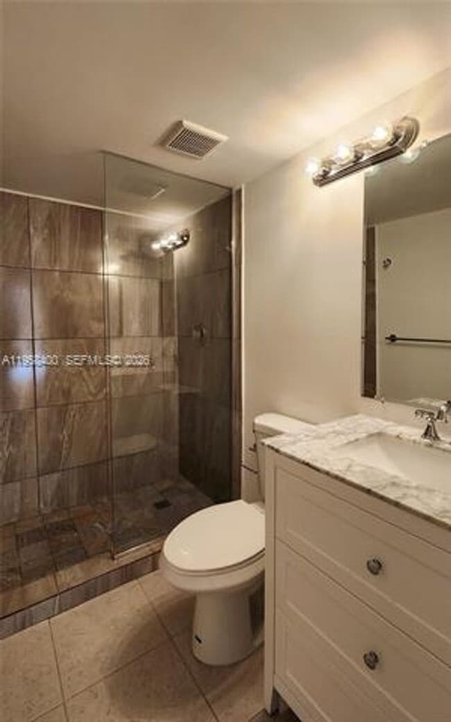 Foto del edificio - 600 NE 36th St