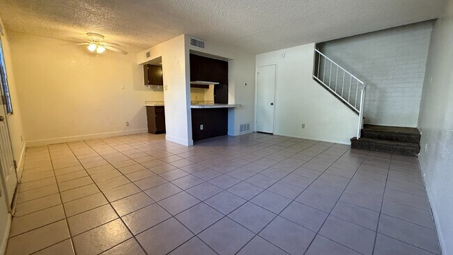 Foto del edificio - "Charming 2-Bedroom Townhouse in Phoenix -...