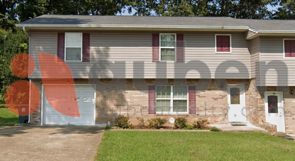 Primary Photo - Move in Ready Updated 4 bed 2 bath with ga...