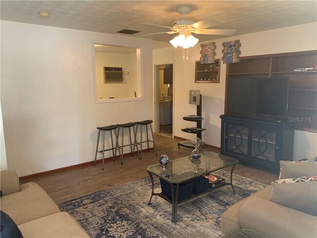 Building Photo - 835 Starbird St