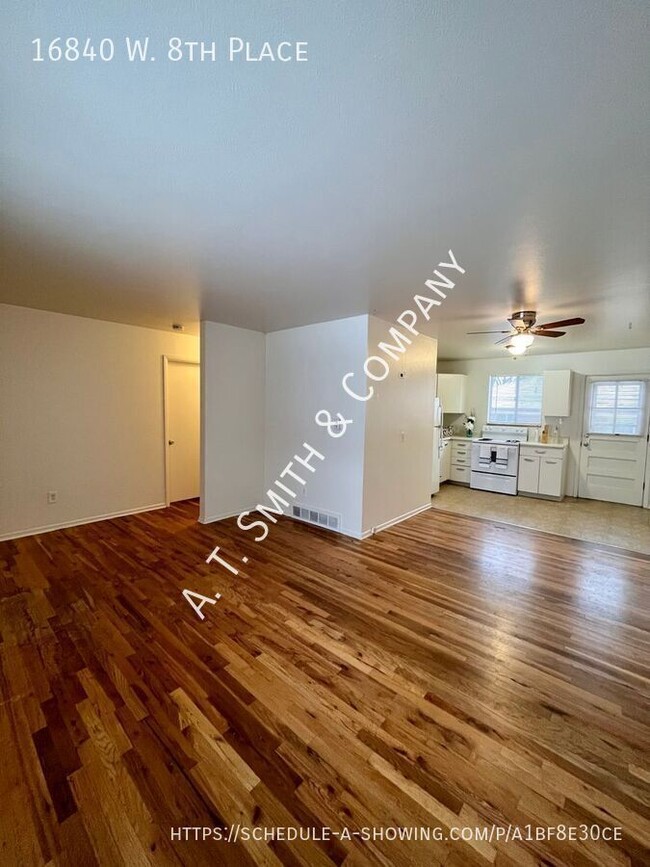 Building Photo - Great Golden location!!  2 bed 1 bath with...