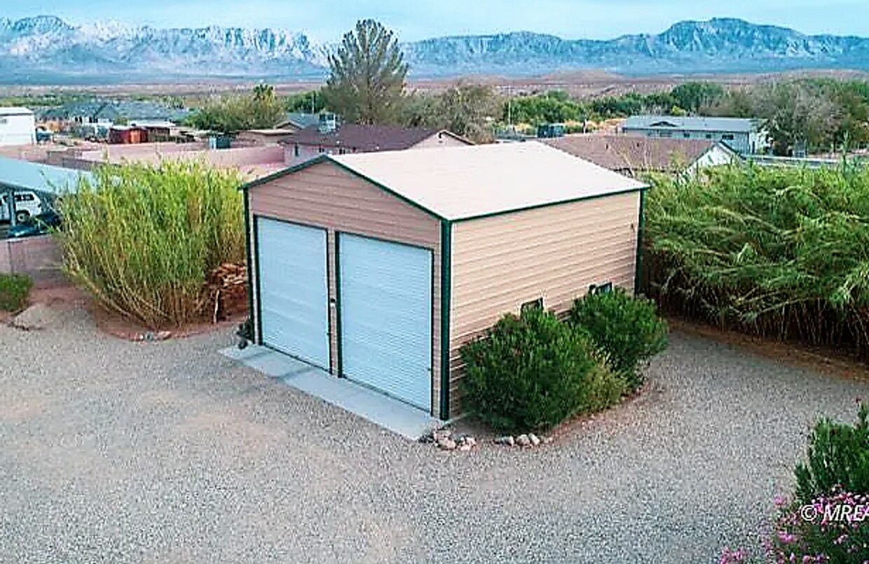 Foto principal - Versatile 3-Bed Home with Commercial Zonin...