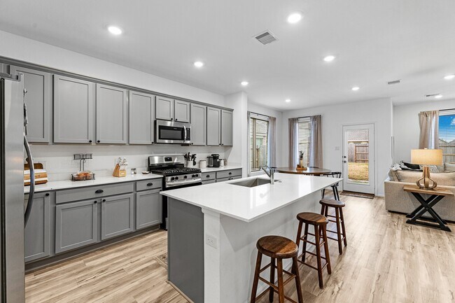 Foto del edificio - 4242 Sterling Vw Blvd