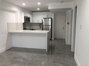 Building Photo - 777 SW 9th Ave