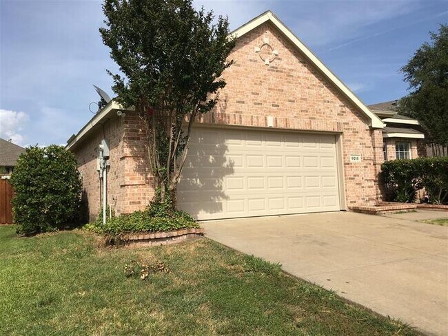 Foto del edificio - 9018 Lochgreen Ln