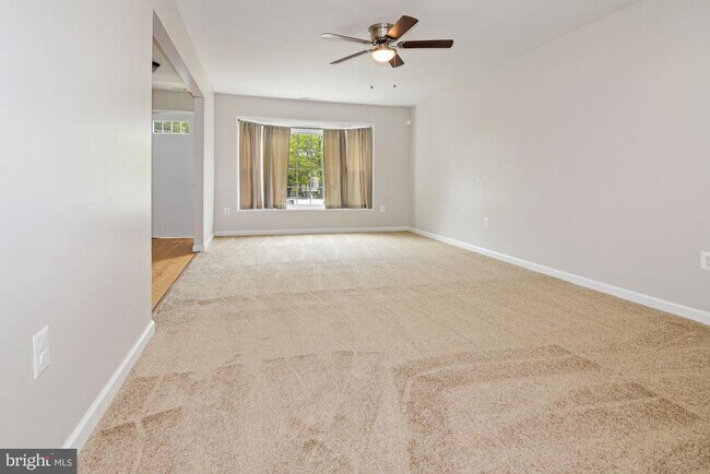 Foto del edificio - 1467 Chatham Ct