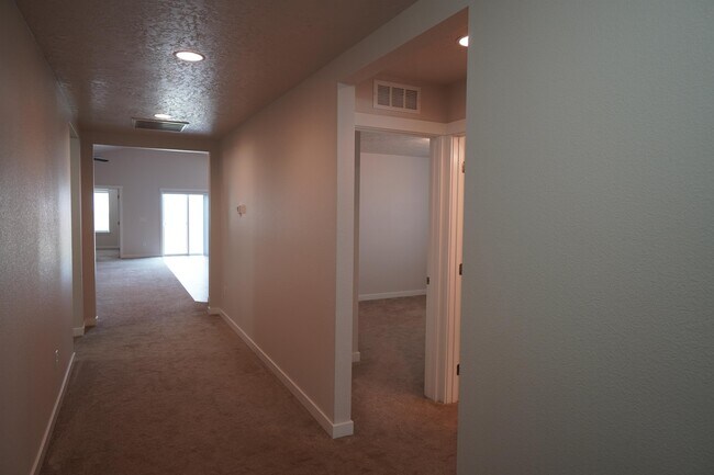 Foto del edificio - 1701 W Crystal Falls Ave