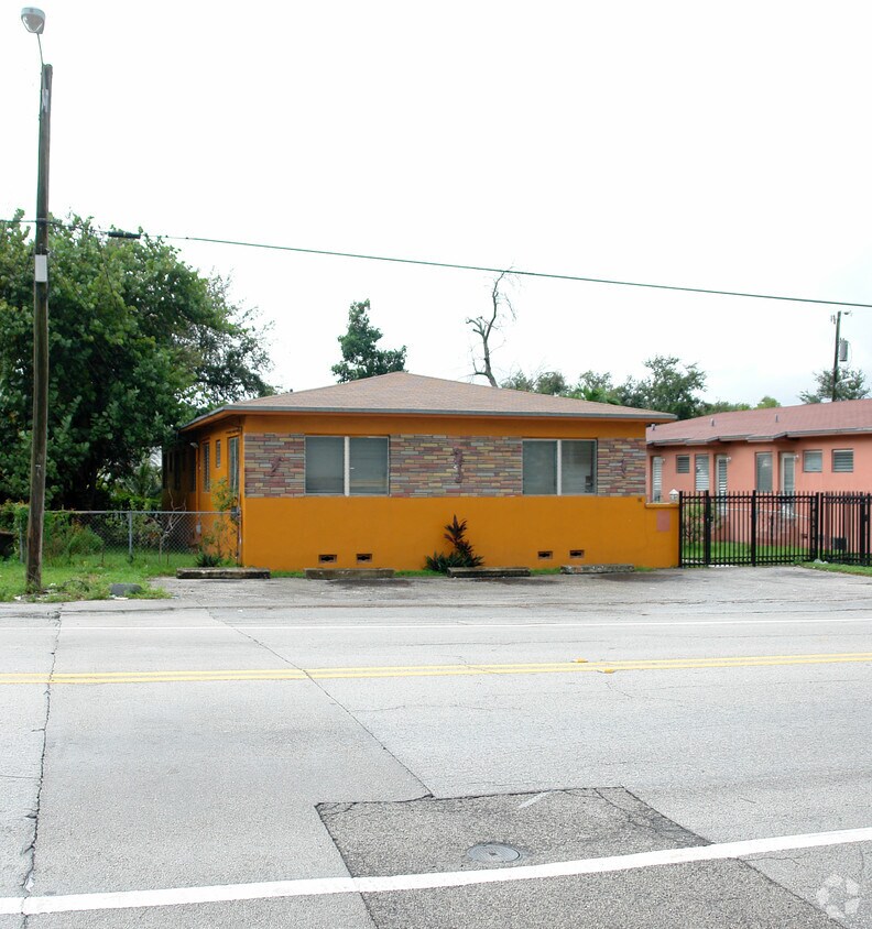 Foto del edificio - 98 NE 71st St