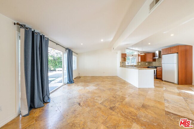 Foto del edificio - 20357 Clark St
