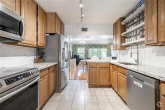 Building Photo - 680 Tennis Club Dr