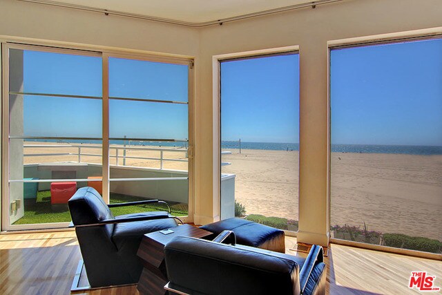 Foto del edificio - 3509 Ocean Front Walk