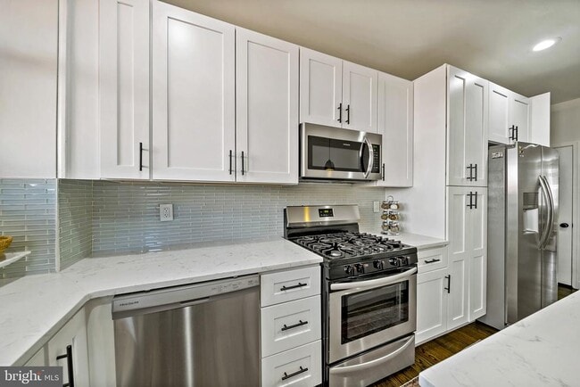 Building Photo - 2648 E Mayfield St