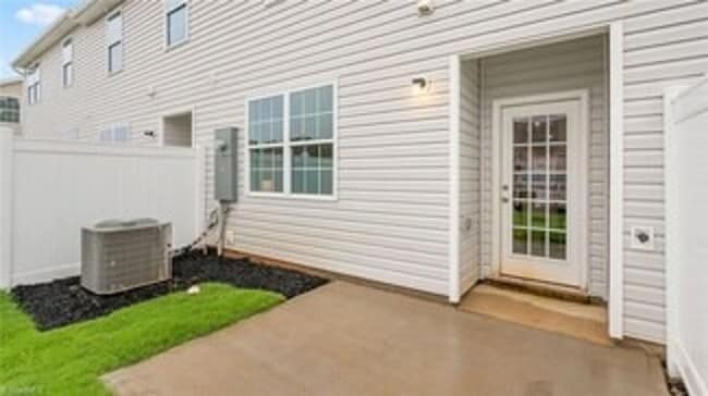 Building Photo - 1707 Komondor Trl