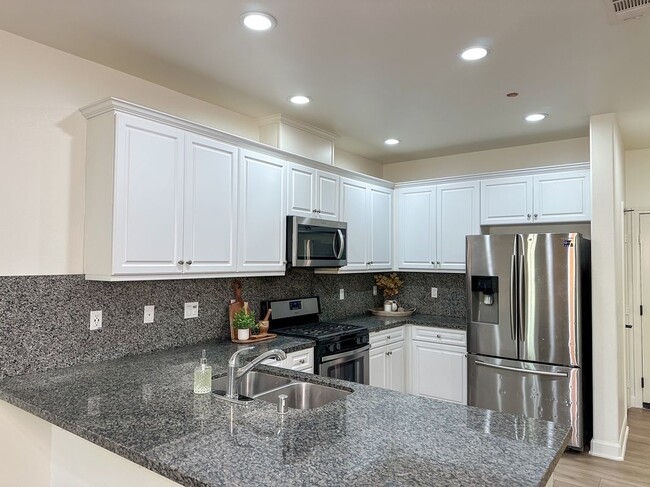 Building Photo - 3317 E Wild Horse Privado