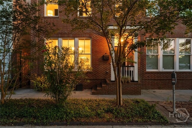Building Photo - 303 Alice St