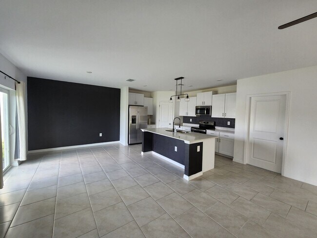 Foto del edificio - Beautiful New Construction Spacious Home in Savannah Lakes Community