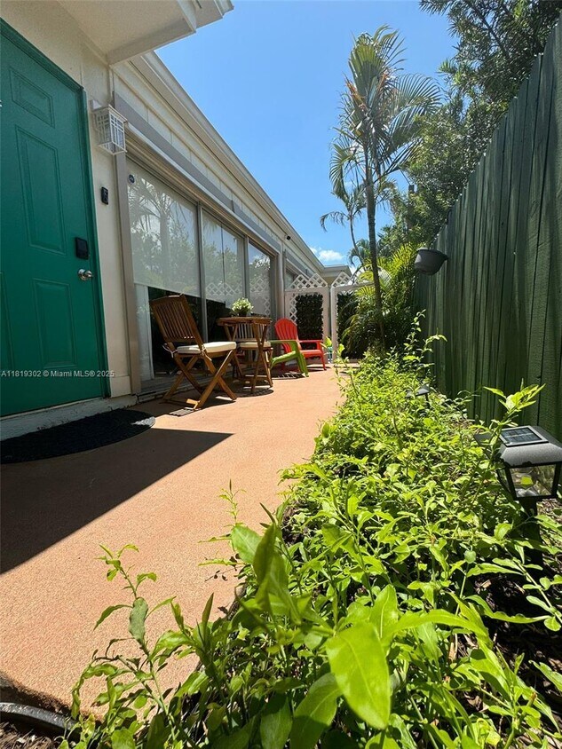 Foto principal - 3725 S Olive Ave