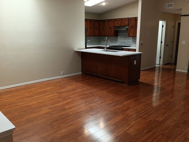 Building Photo - 3 Bedroom, 2 Bathroom Home! Schedule a Showing!