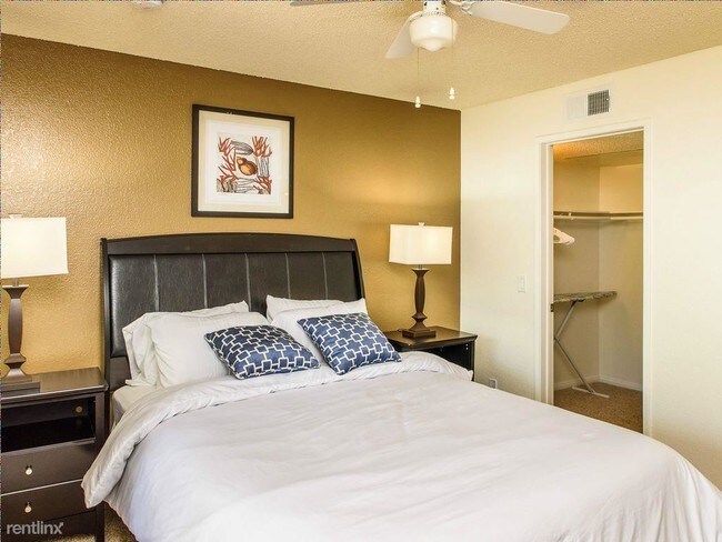 Foto del edificio - 1 br, 1 bath  - 184 Presidents Lane