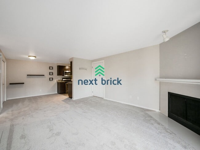 Building Photo - Beds and 1 Bath Kirkland Condo is Available for Rent!