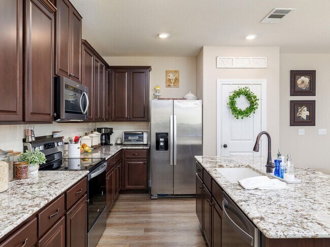 Building Photo - 213 Schneider, Austin, TX 78728