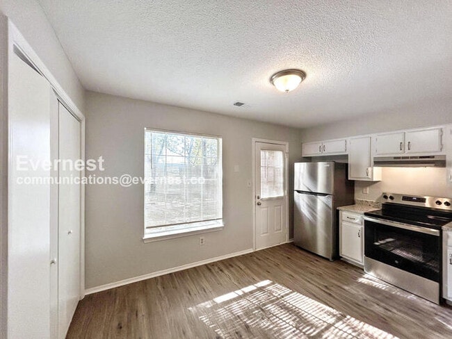 Building Photo - 5949 Shannon Dr