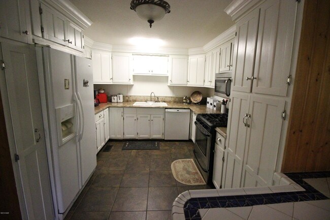 Building Photo - 17354 Danville Dr
