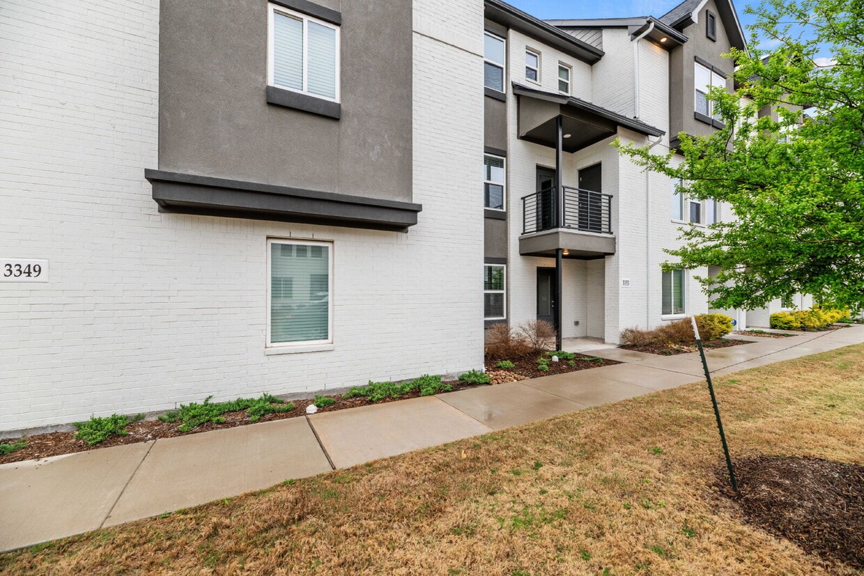3-Story 3 Bedroom, 3.5 bath Townhouse in a... - 3-Story 3 Bedroom, 3.5 bath Townhouse in a...