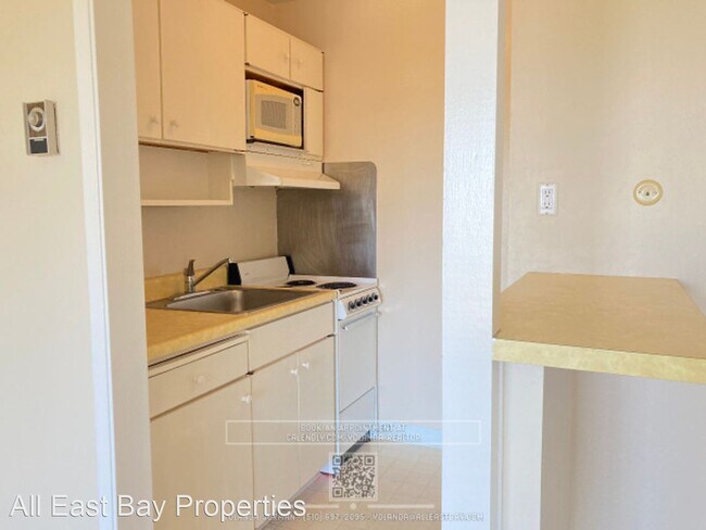 Building Photo - Studio, 1 bath House - 4 Captain Drive #309