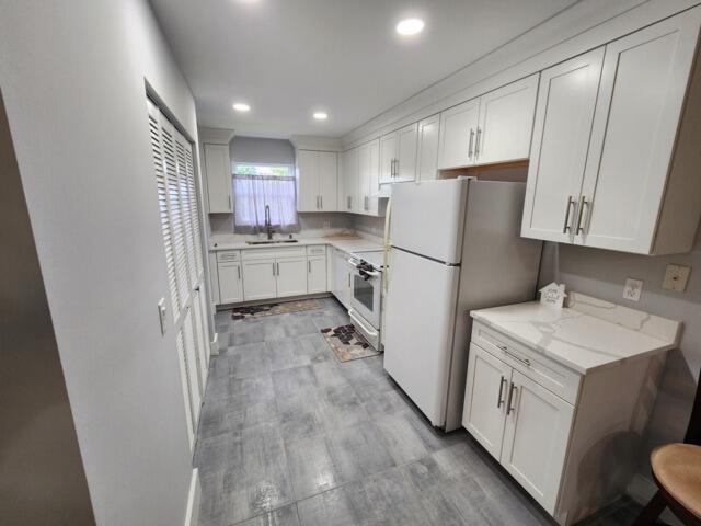 Building Photo - 8452 SE Croft Cir