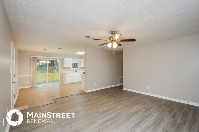 Foto del edificio - 5375 Rocky Pine Dr