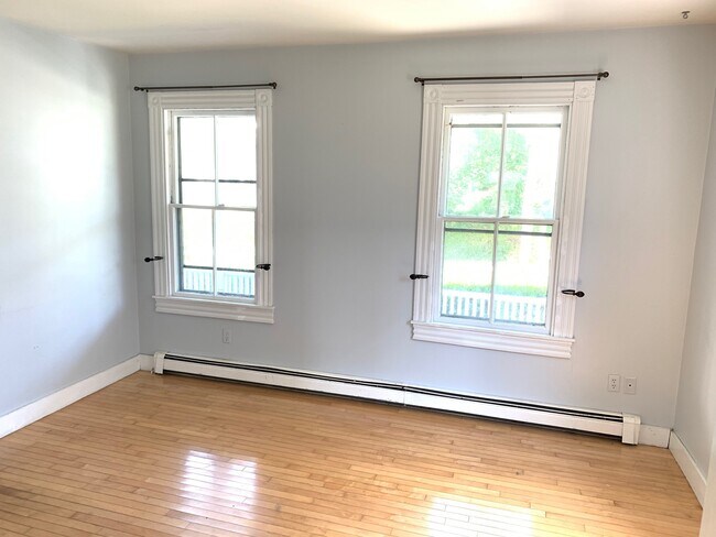 Building Photo - 98 2nd St