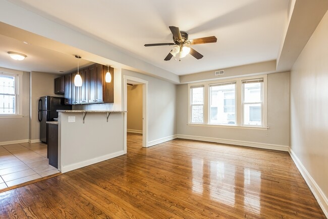Building Photo - 4242 W Wrightwood Ave