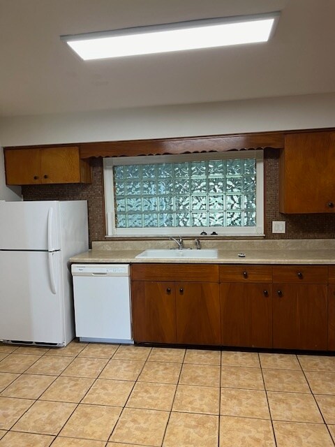 Foto del edificio - 3610 Lake Underhill Rd