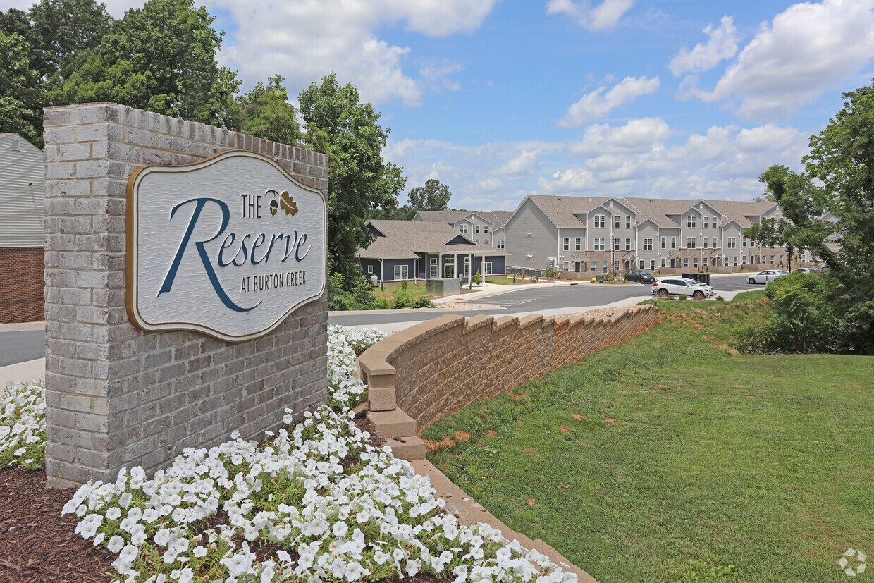The Reserve at Burton Creek (Student Housing) Apartments in Lynchburg