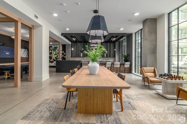 Foto del edificio - 536 W Tremont Ave