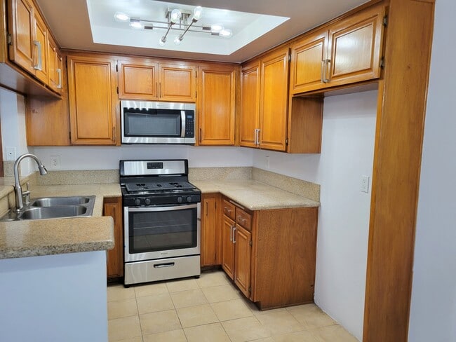 Building Photo - 5238 Cartwright Ave