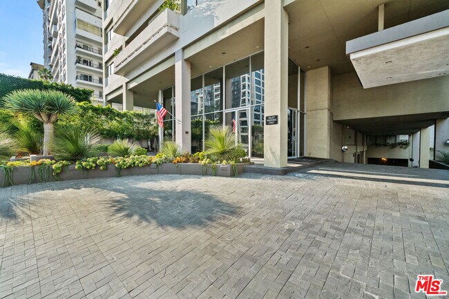 Foto del edificio - 10701 Wilshire Blvd