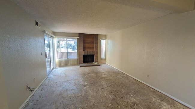 Building Photo - Townhome in Scripps Ranch - Available in July