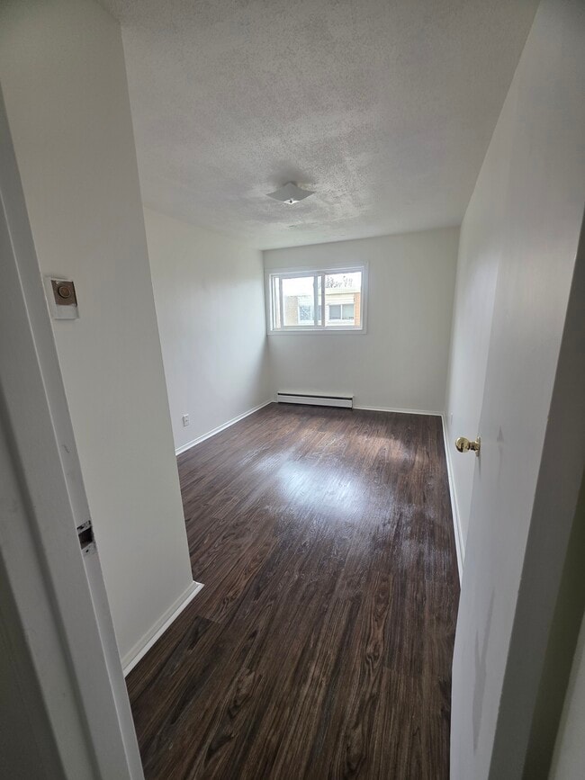 Building Photo - 70 Albert St