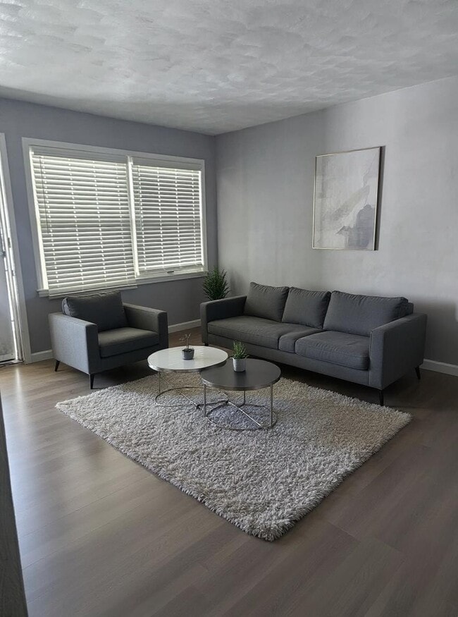 Living Room - Stonebrook of Scottsburg
