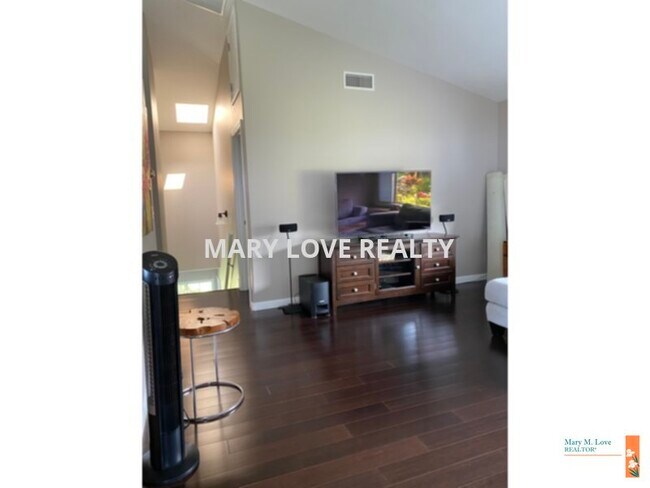 Foto del edificio - BEAUTIFULLY FURNISHED 3/2.5 WITH OCEAN VIEWS