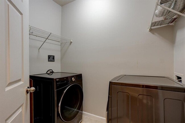Building Photo - 1850 Cotillion Dr