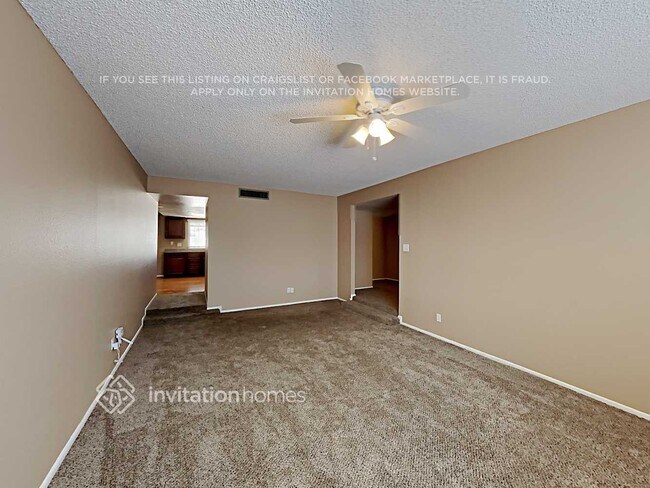 Building Photo - 4602 W Paradise Dr