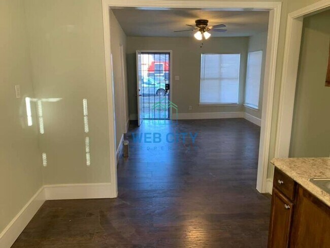 Foto del edificio - 2702 Wilhurt Ave
