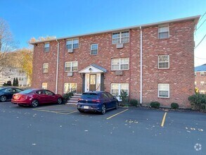 Building Photo - 2 Colonial Village Dr