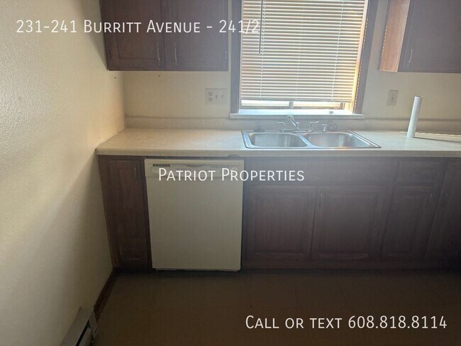 Foto del edificio - 231-241 Burritt Avenue-241/2
